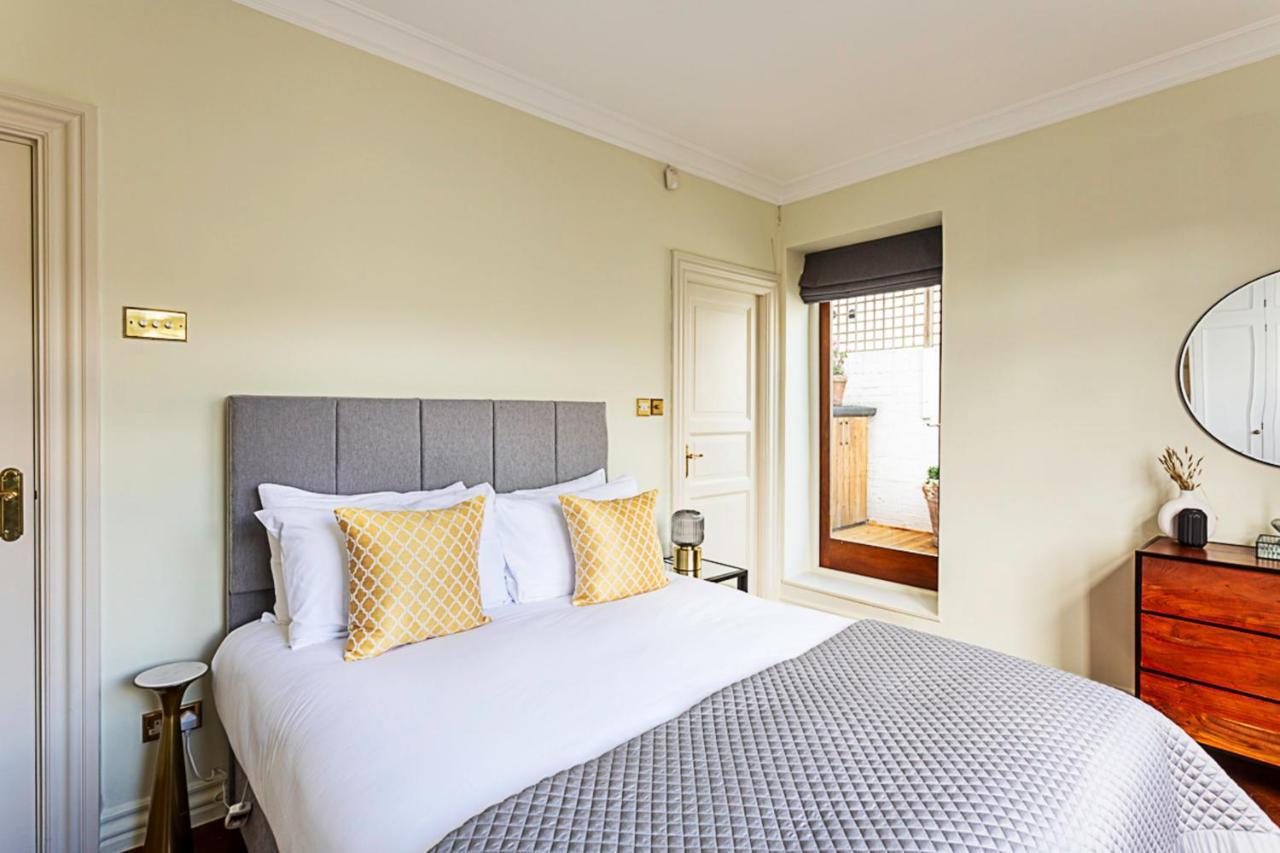 Lovely Stylish Two-bedroom Kensington * London