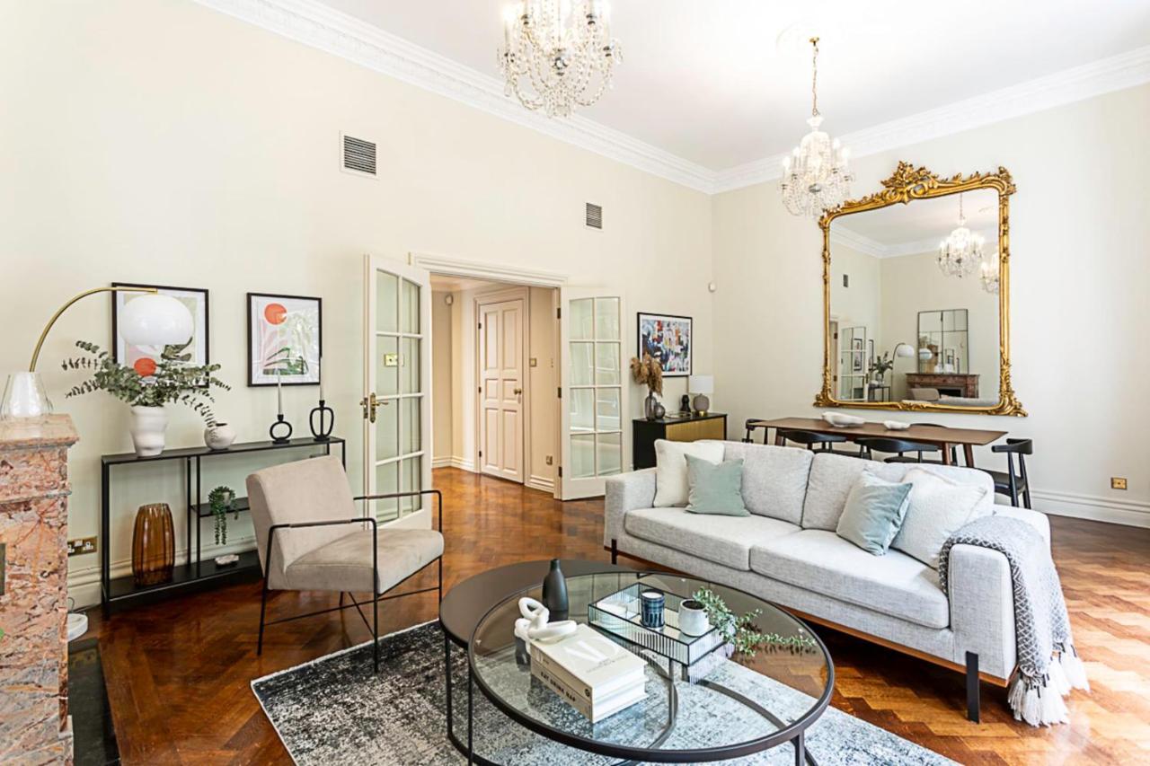 Lovely Stylish Two-bedroom Kensington * London