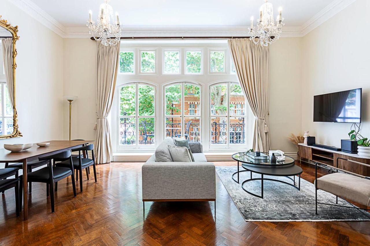 Lovely Stylish Two-bedroom Kensington