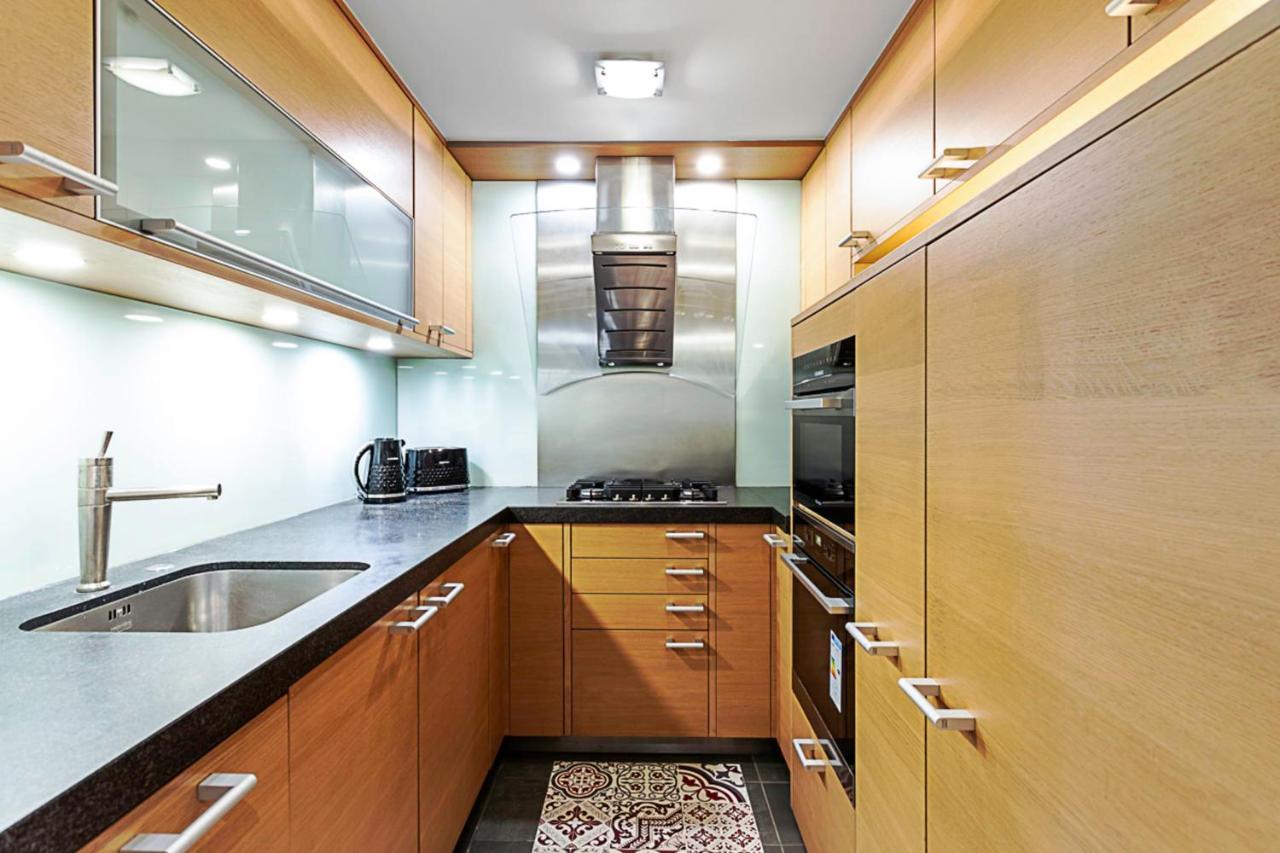 Lovely Stylish Two-bedroom Kensington