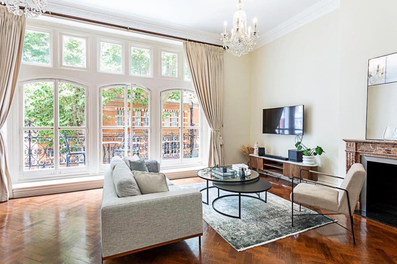 Lovely Stylish Two-bedroom Kensington *