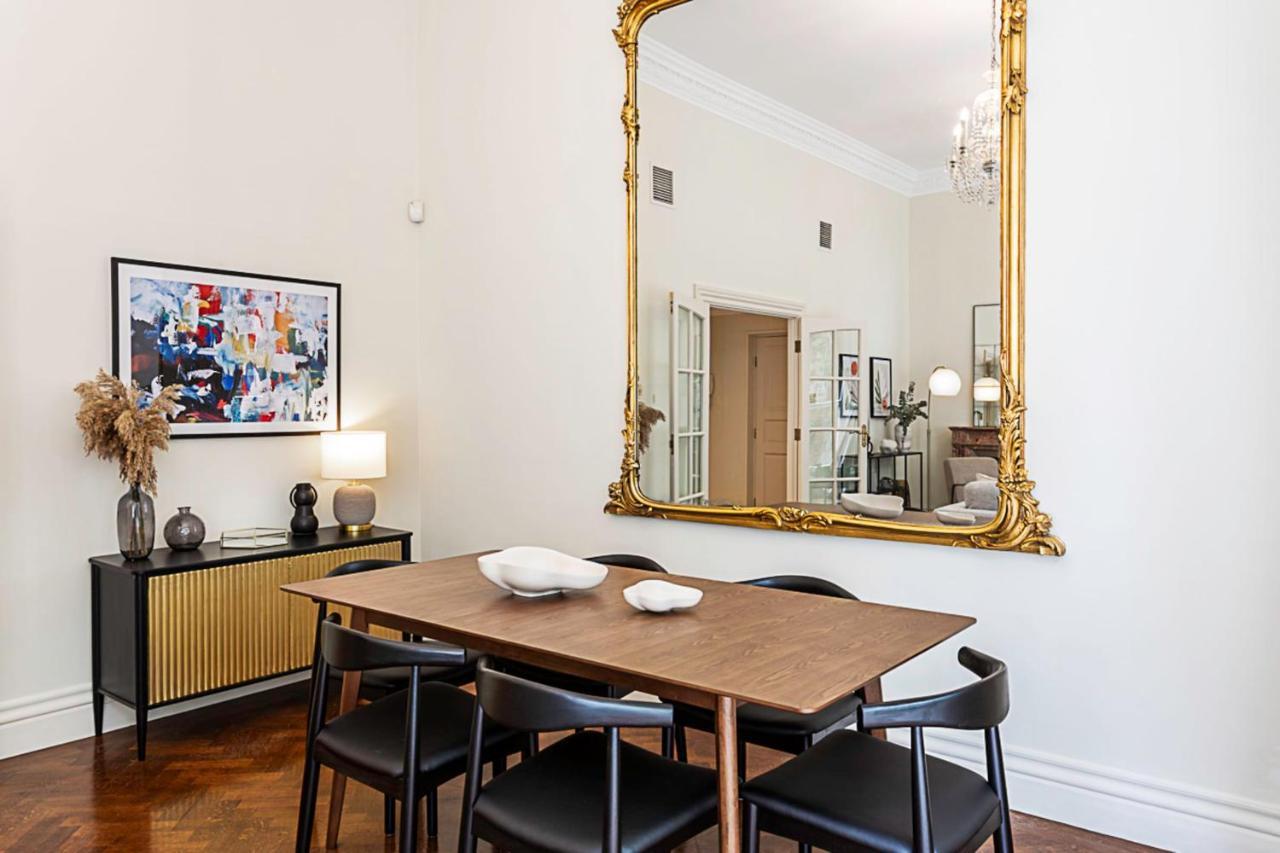Lovely Stylish Two-bedroom Kensington Apartment London