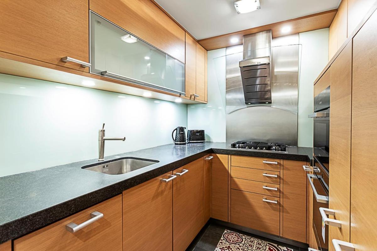 Lovely Stylish Two-bedroom Kensington Apartment