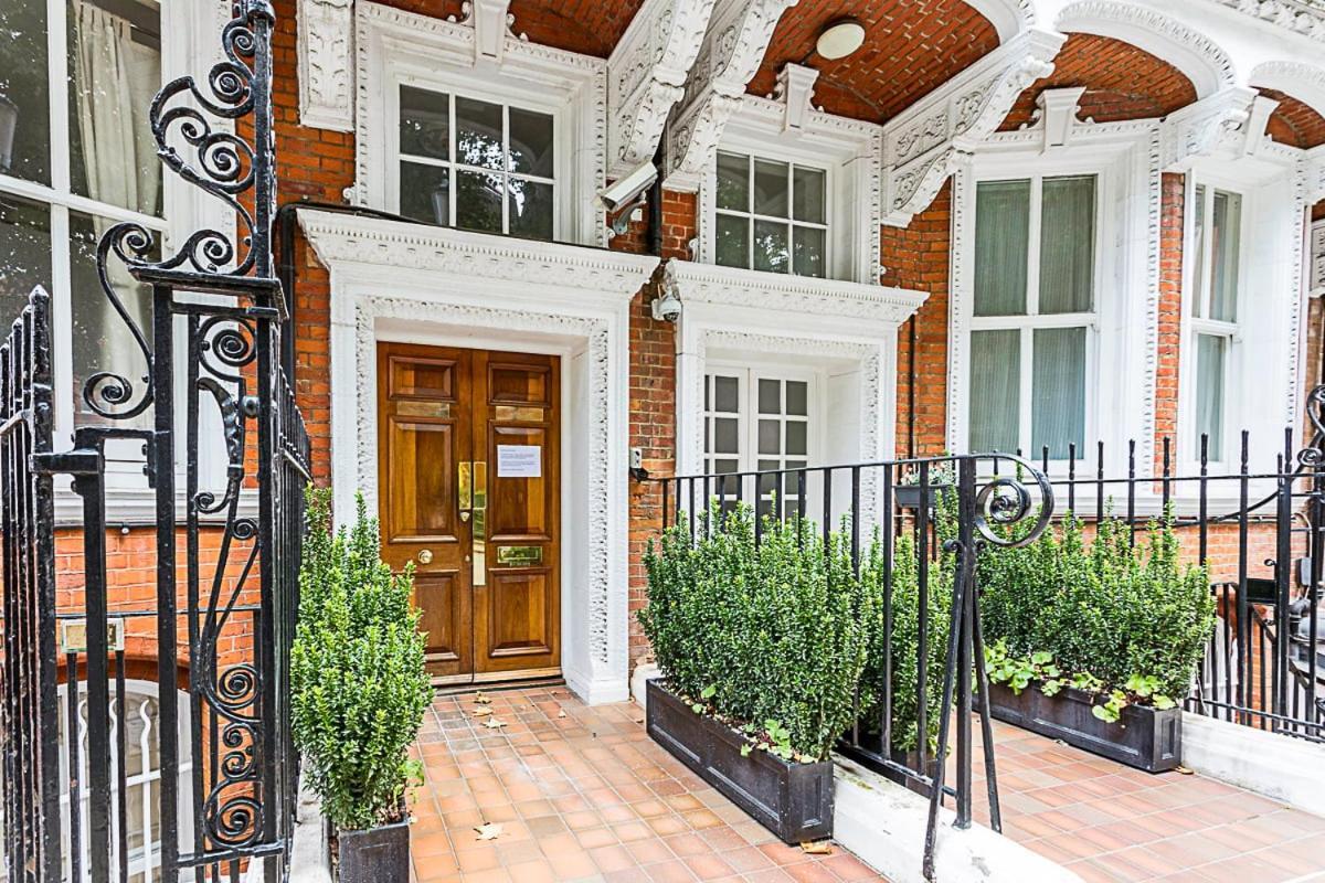 Lovely Stylish Two-bedroom Kensington *